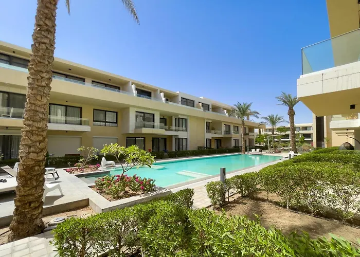 Apartment The Poolside Swanky G Cribs *