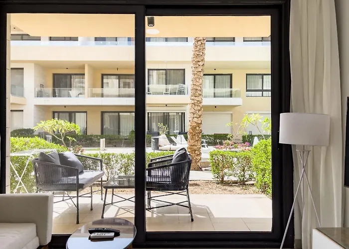 The Poolside Swanky G Cribs