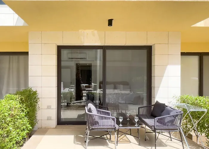 The Poolside Swanky G Cribs Apartment