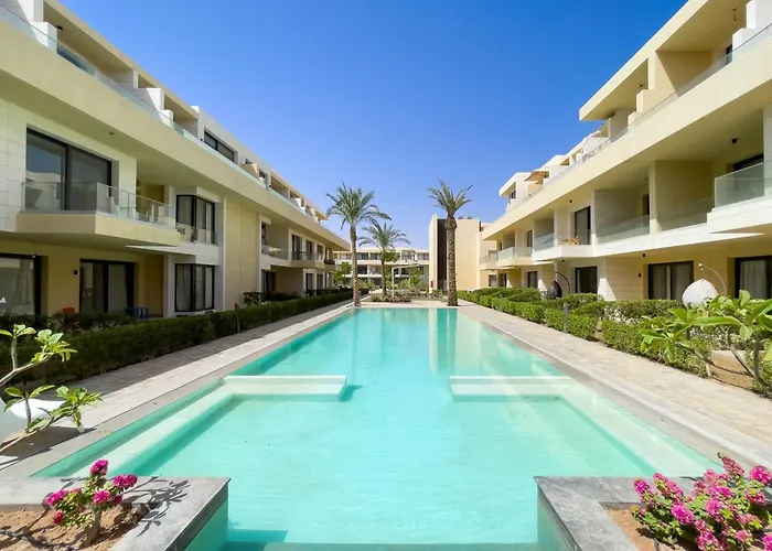 The Poolside Swanky G Cribs *